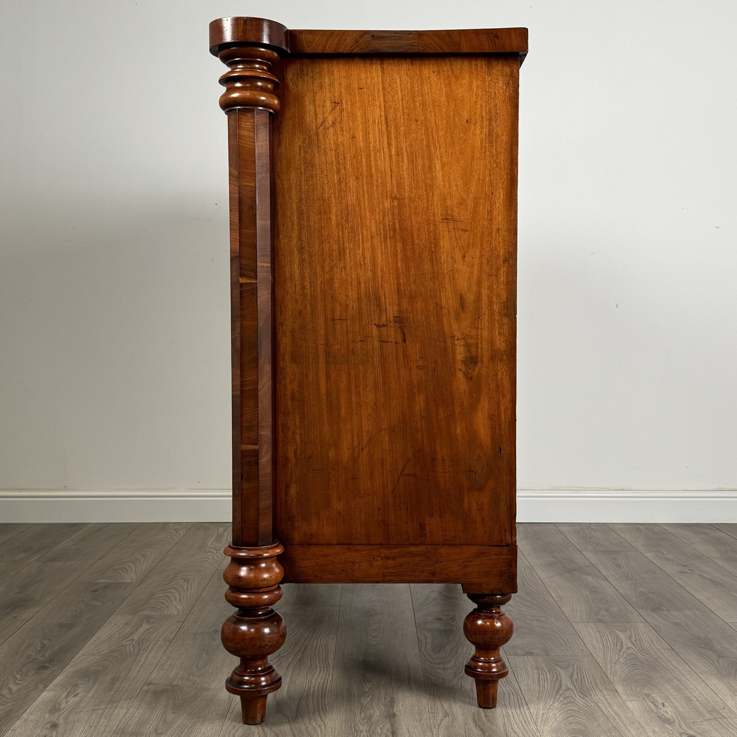 Antique 19th Century Rare Serpentine Chest Of Drawers In Mahogany