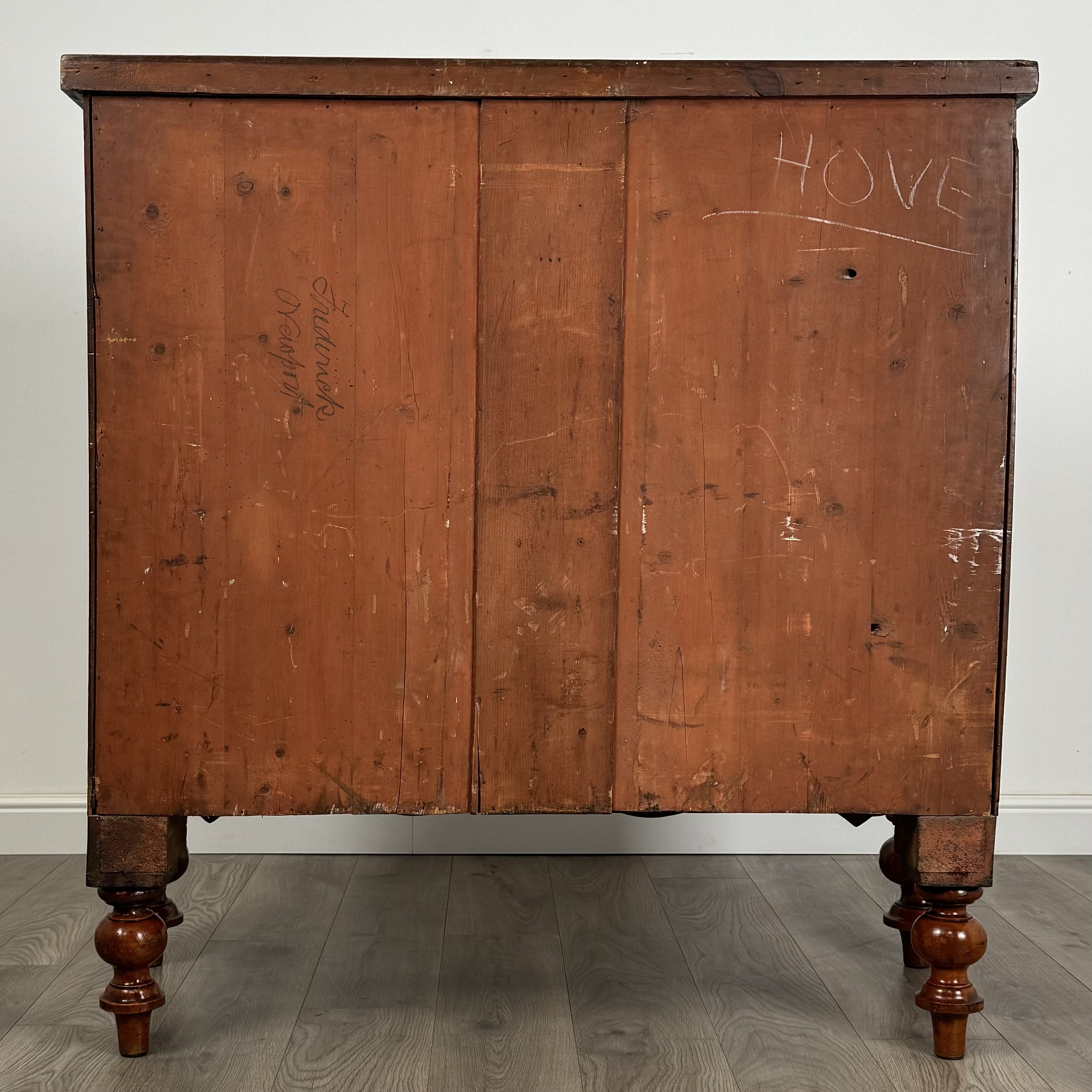 Antique 19th Century Rare Serpentine Chest Of Drawers In Mahogany