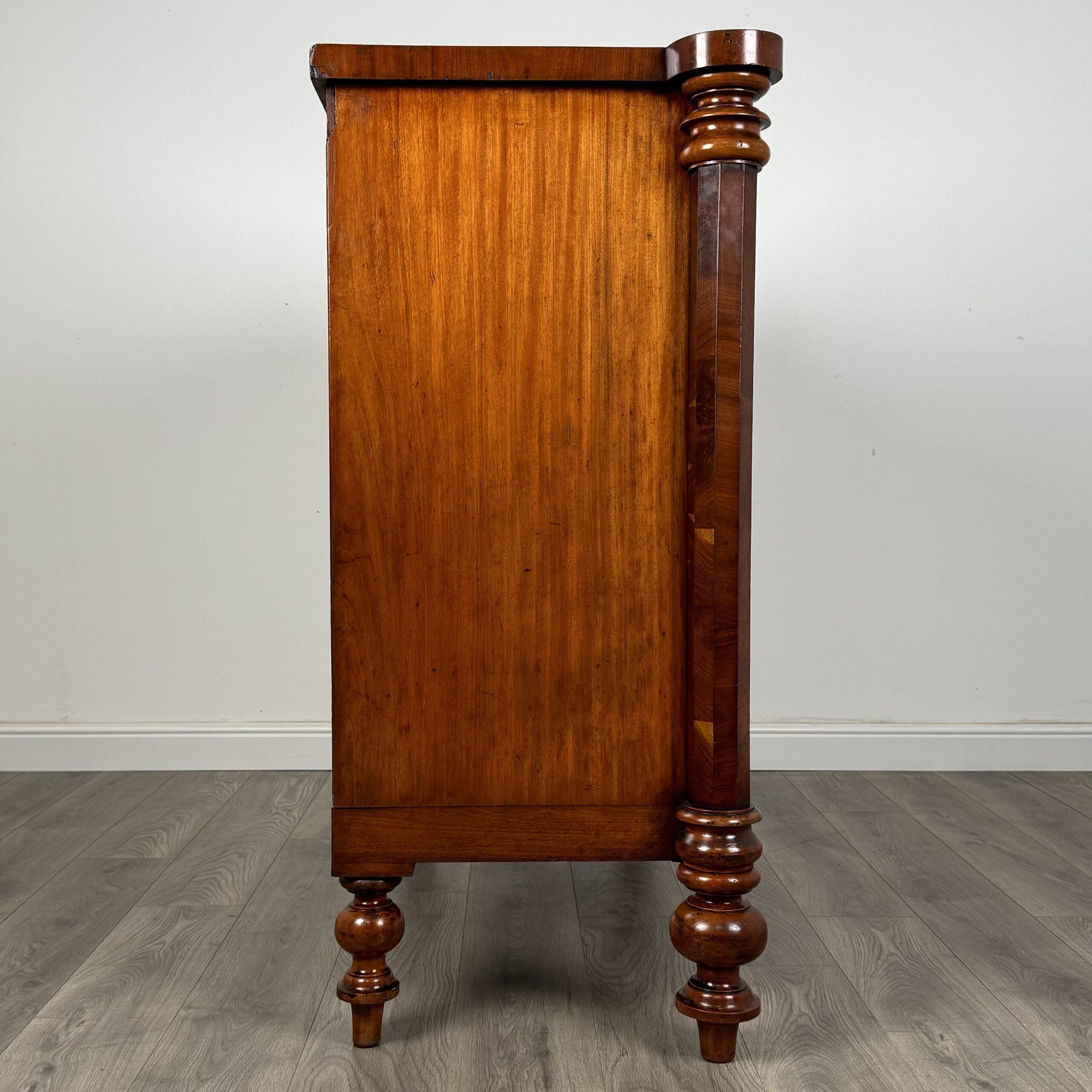 Antique 19th Century Rare Serpentine Chest Of Drawers In Mahogany