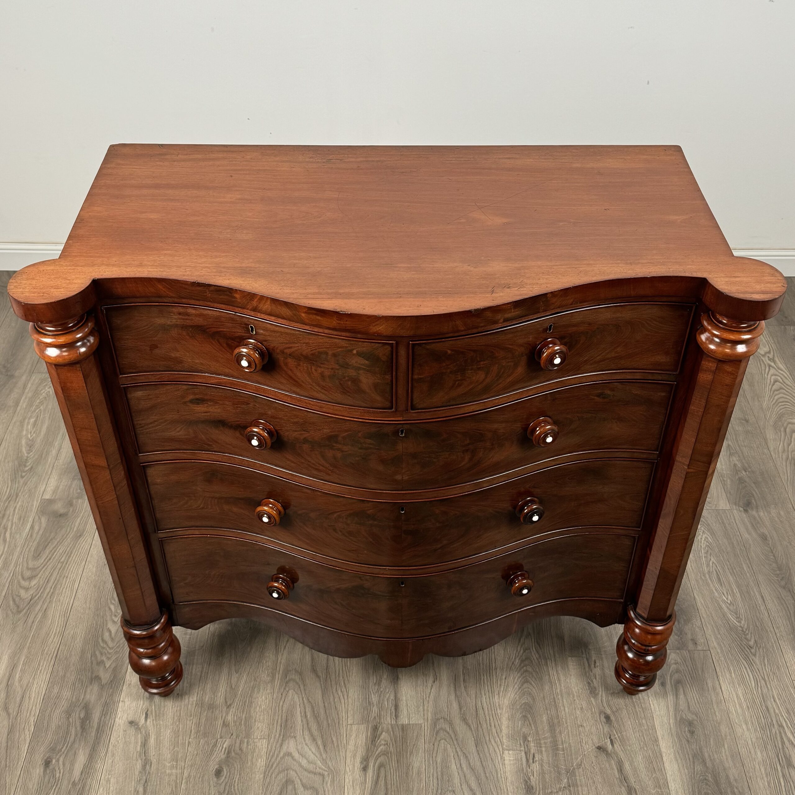 Antique 19th Century Rare Serpentine Chest Of Drawers In Mahogany