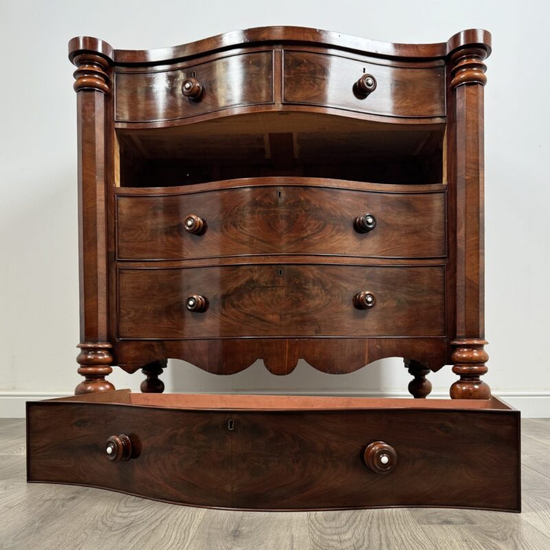 Antique 19th Century Rare Serpentine Chest Of Drawers In Mahogany