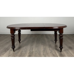 Antique Fine Quality 19th Century Dining Table In Mahogany