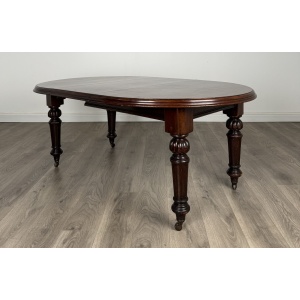 Antique Fine Quality 19th Century Dining Table In Mahogany