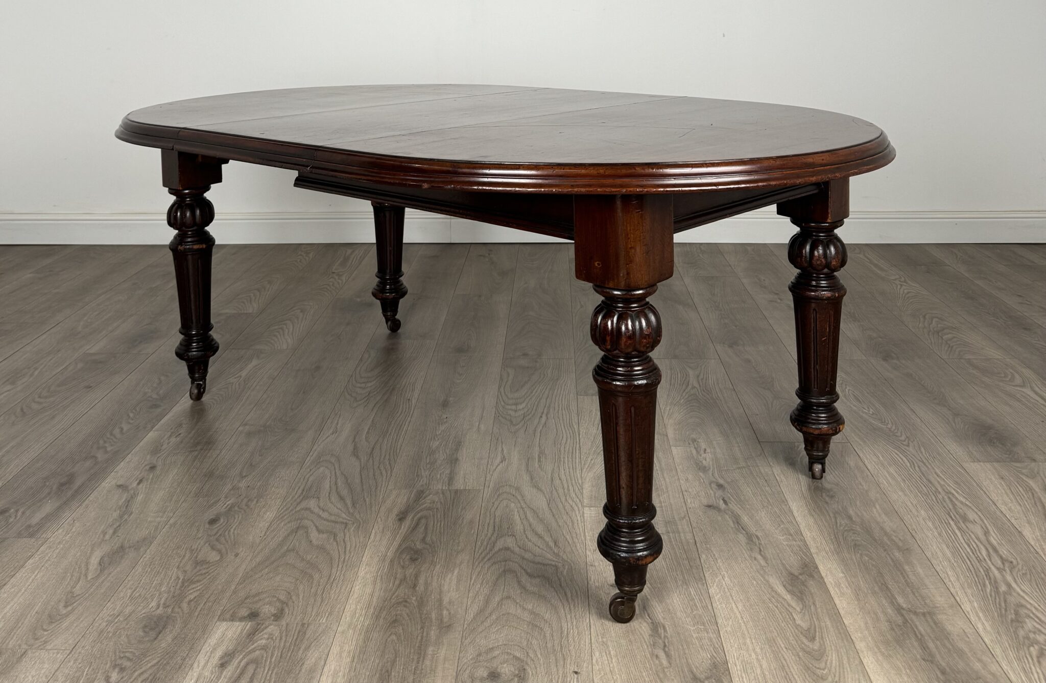 Antique Fine Quality 19th Century Dining Table In Mahogany