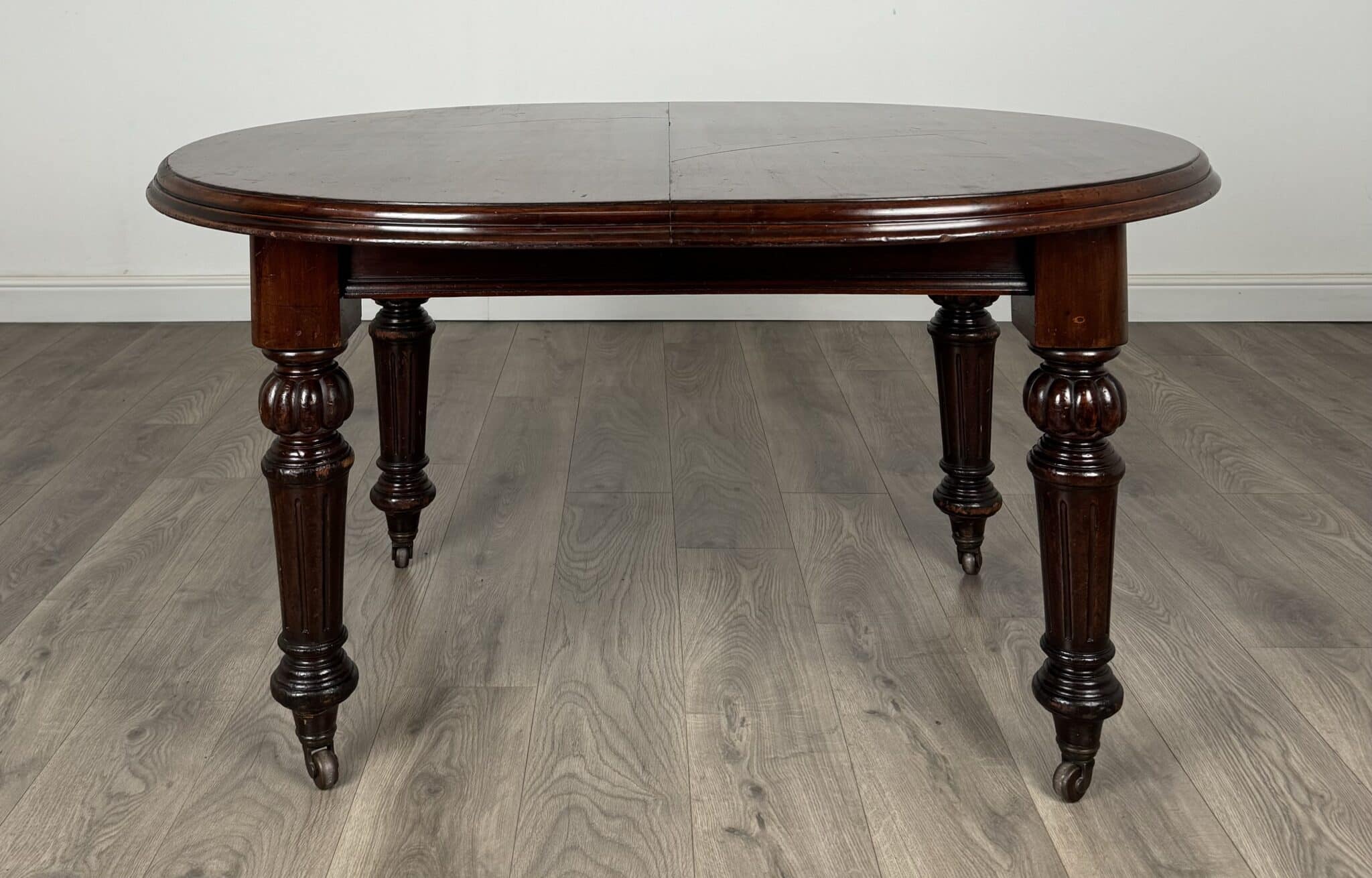 Antique Fine Quality 19th Century Dining Table In Mahogany