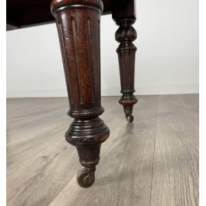 Antique Fine Quality 19th Century Dining Table In Mahogany