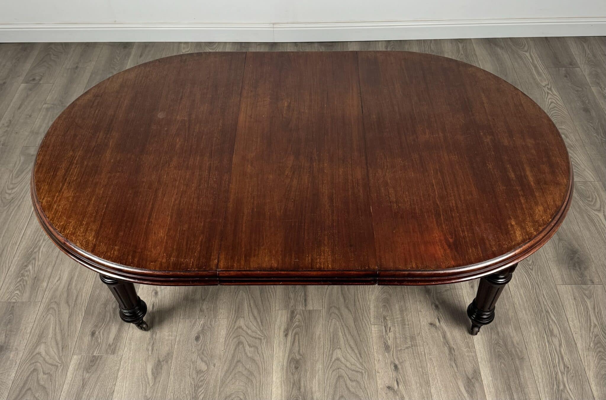 Antique Fine Quality 19th Century Dining Table In Mahogany