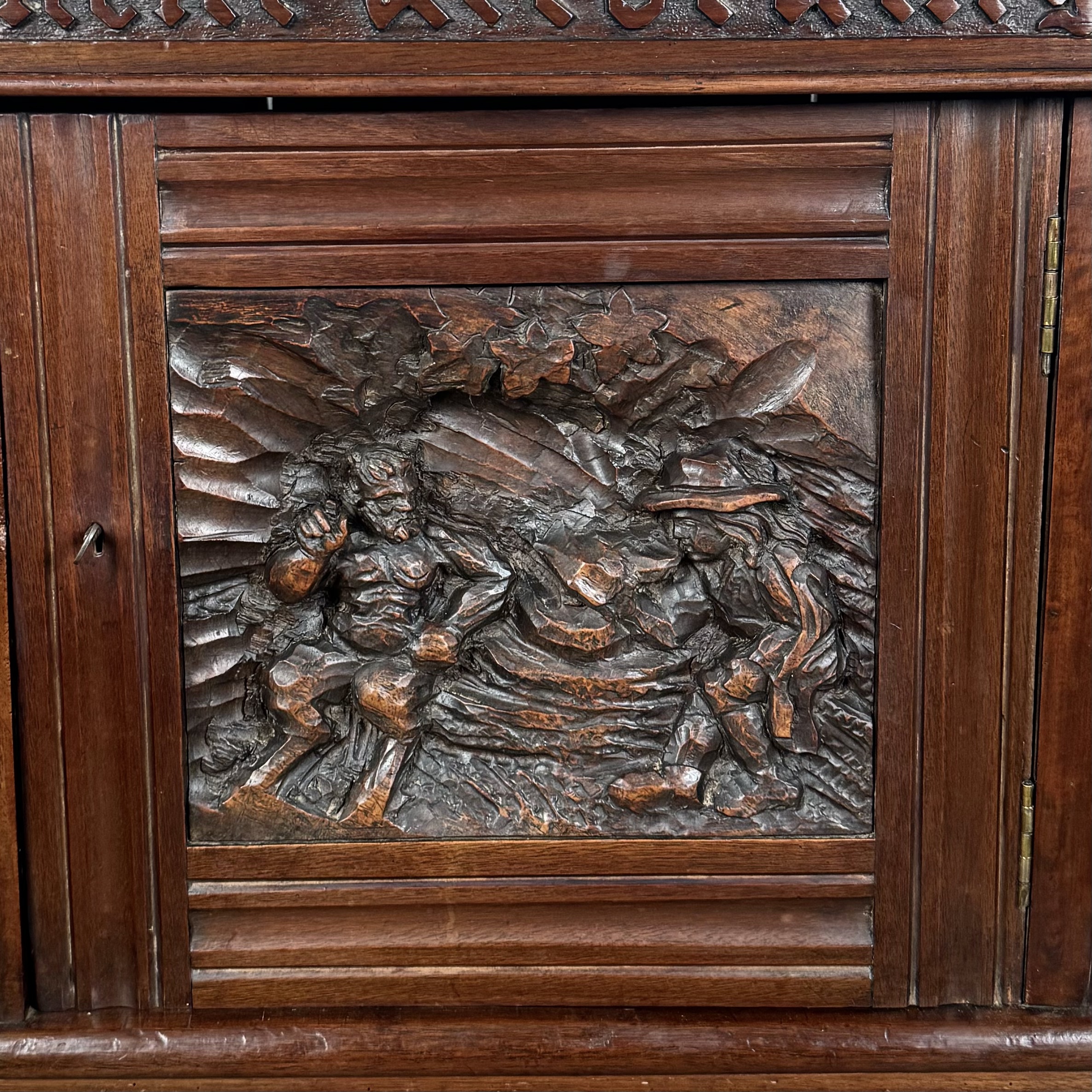 Antique 18th Century Carved Sideboard In Walnut