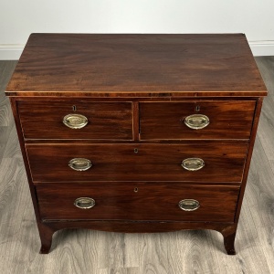 Antique 18th Century Small Chest Of Drawers In Mahogany