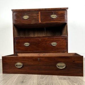 Antique 18th Century Small Chest Of Drawers In Mahogany