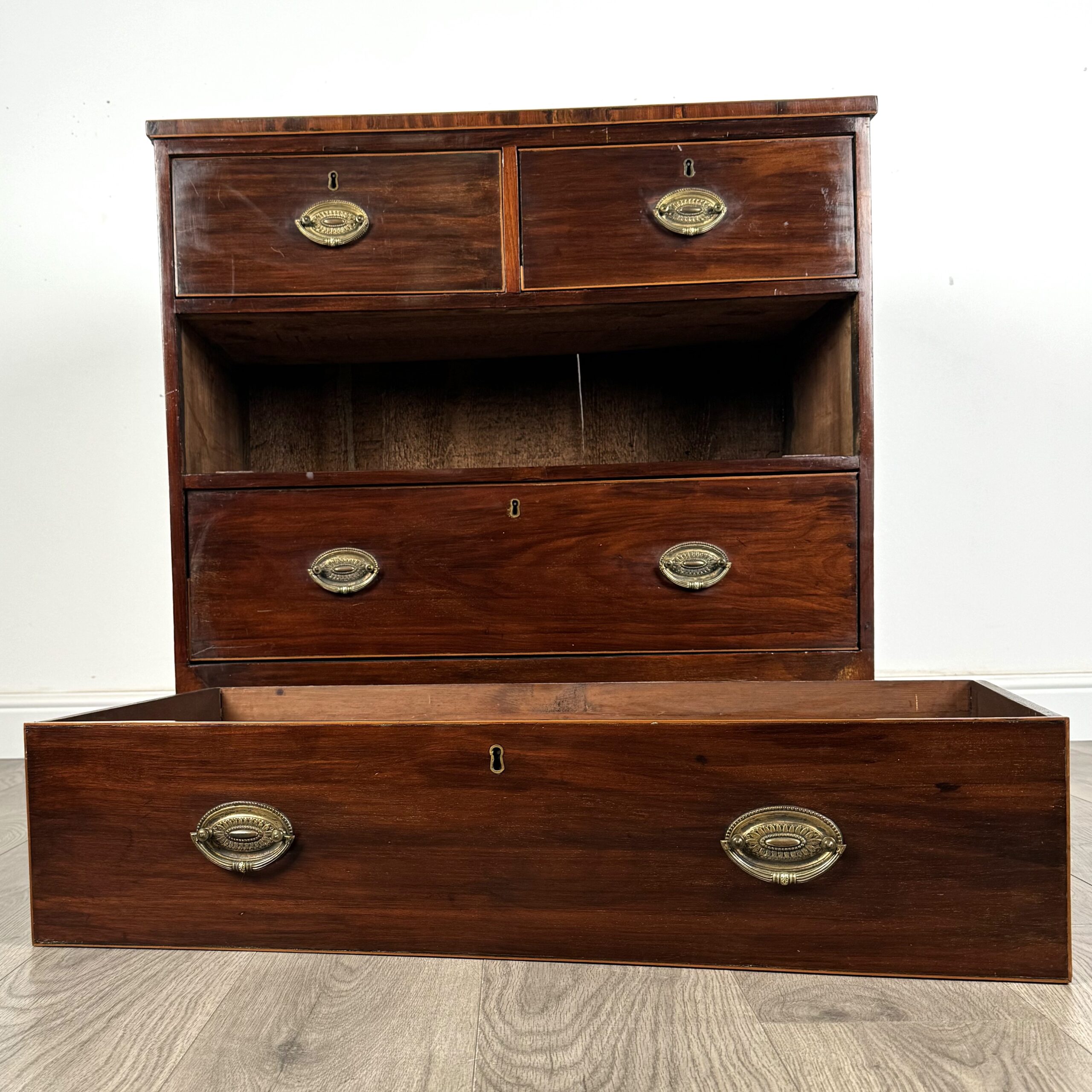 Antique 18th Century Small Chest Of Drawers In Mahogany