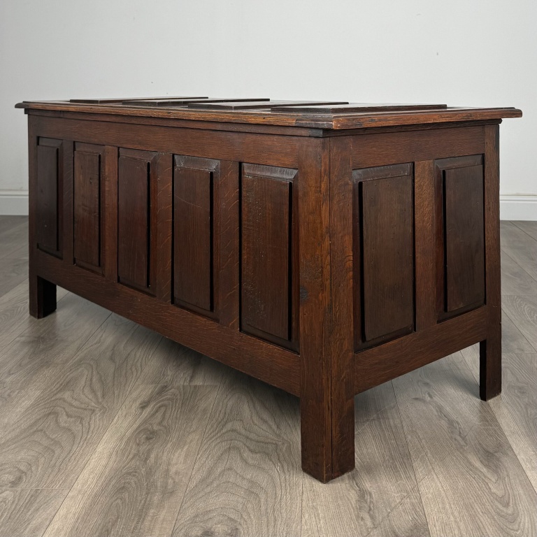 Antique 20th Century Coffer In Oak - Image 2