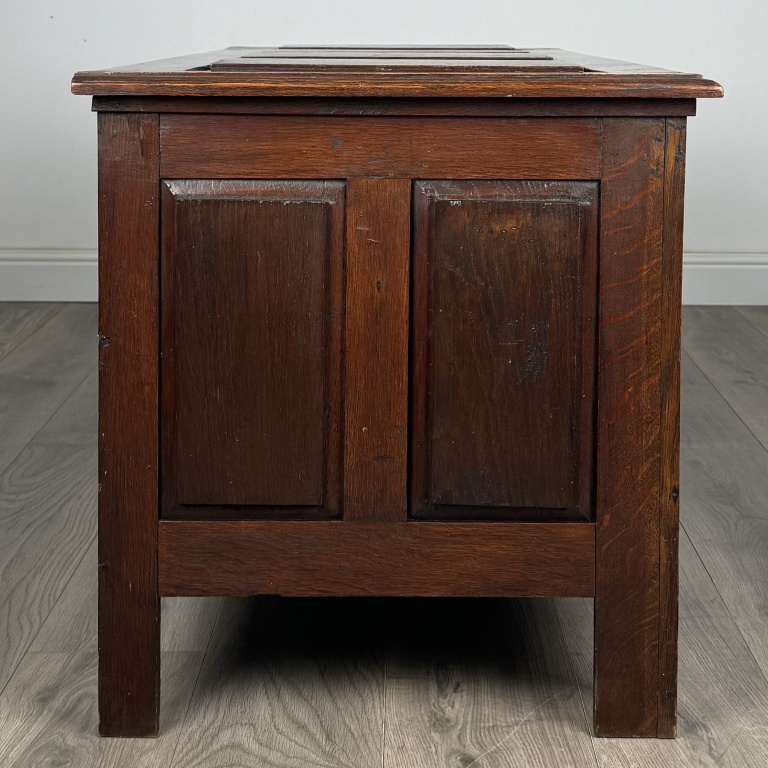 Antique 20th Century Coffer In Oak - Image 7