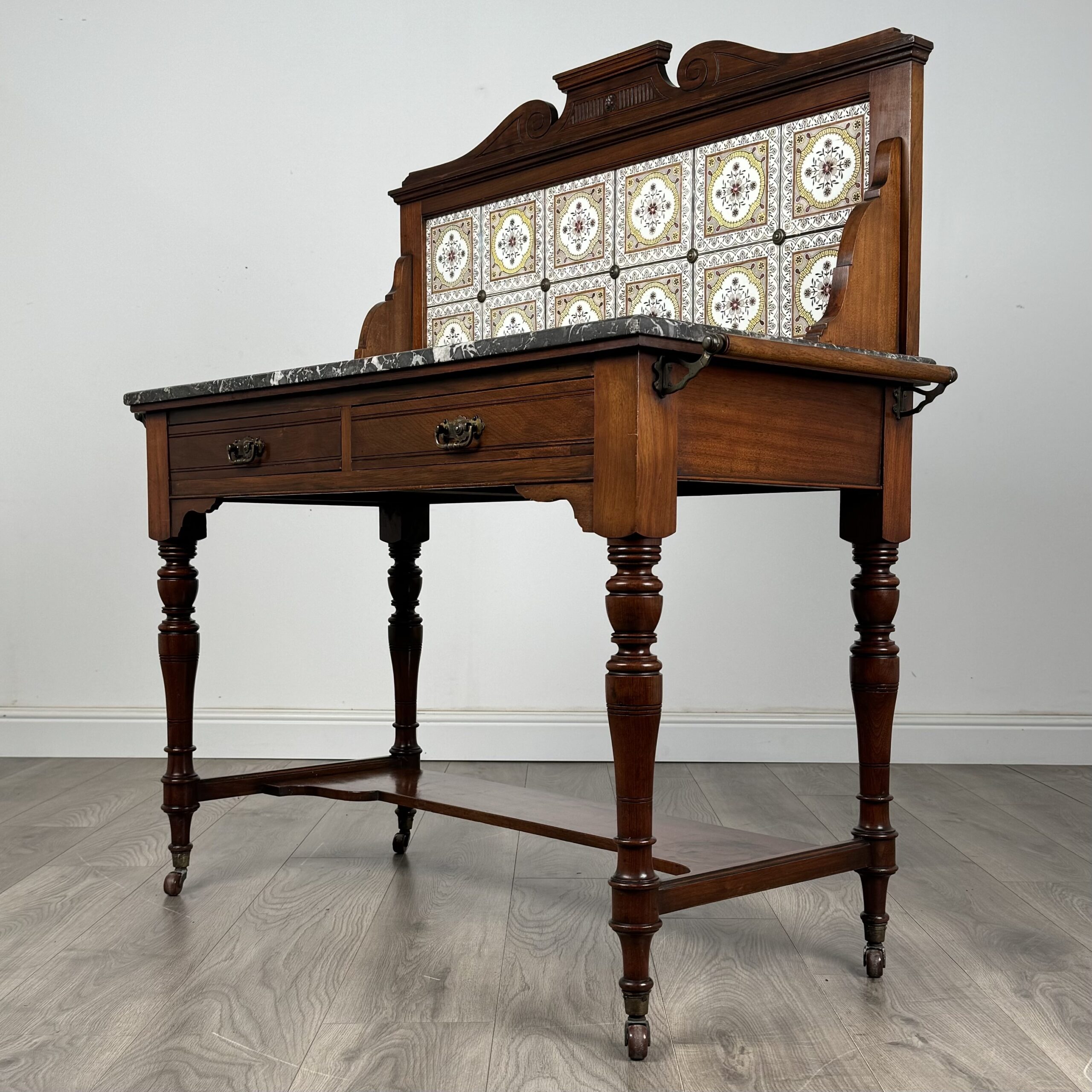 Antique Late 19th Century Marble Top Washstand In Walnut