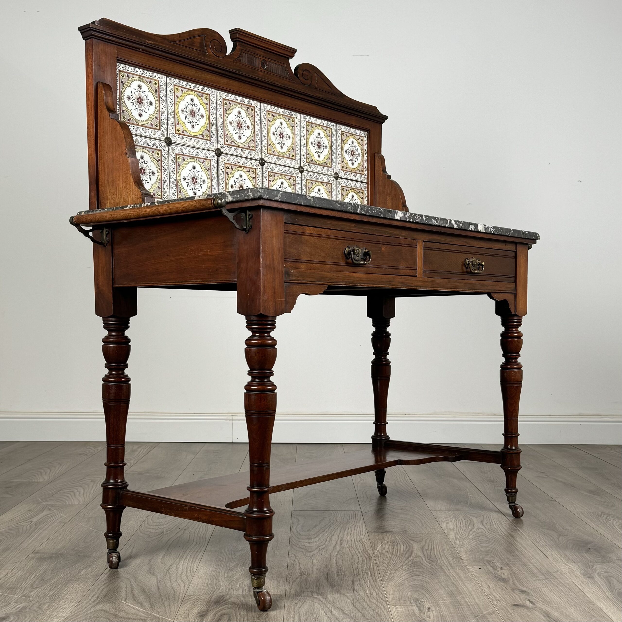 Antique Late 19th Century Marble Top Washstand In Walnut