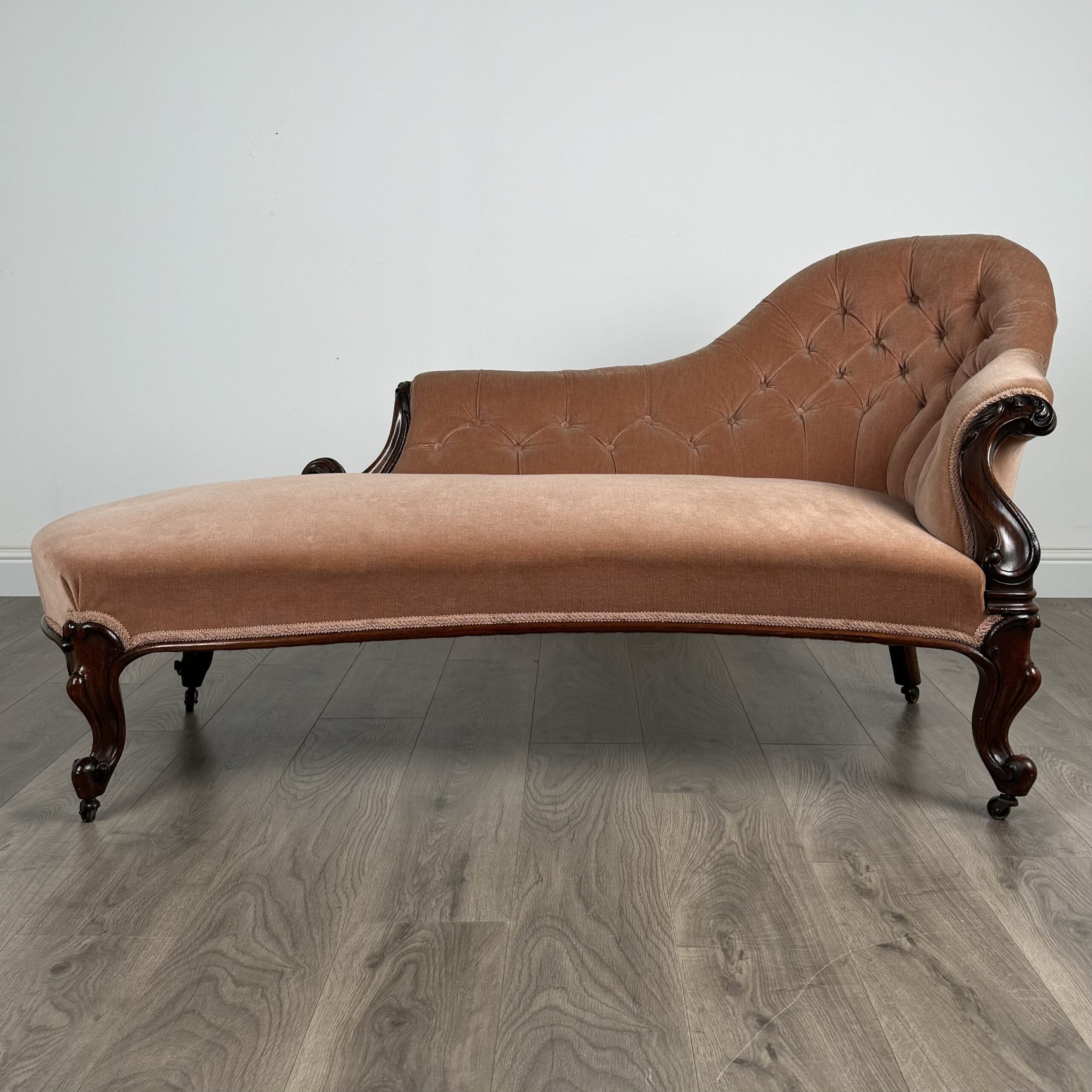 Antique 19th Century Chaise Lounge In Mahogany