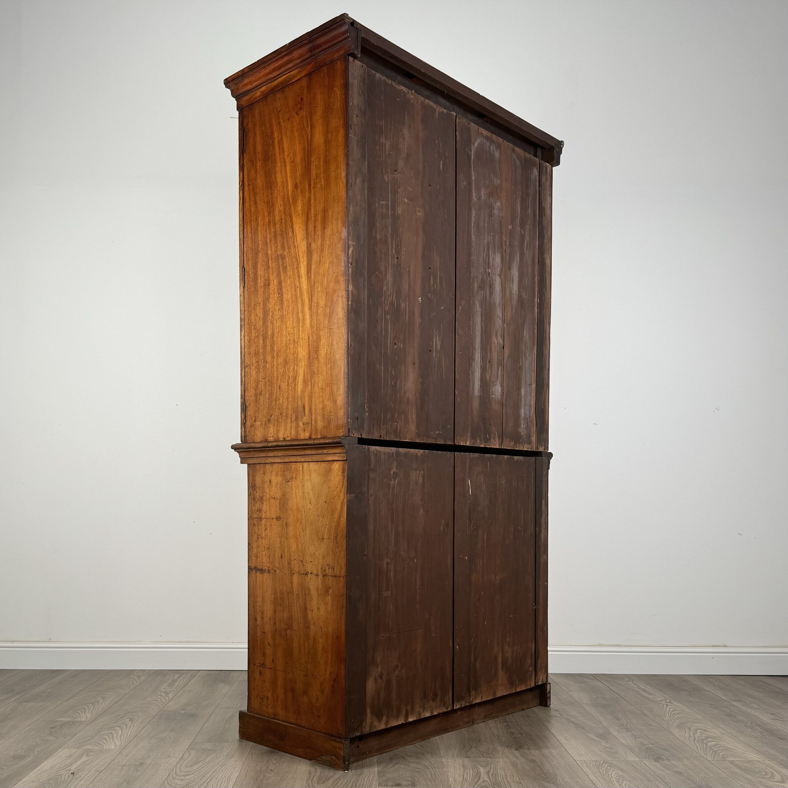 Antique 19th Century Fine Quality Cupboard In Mahogany
