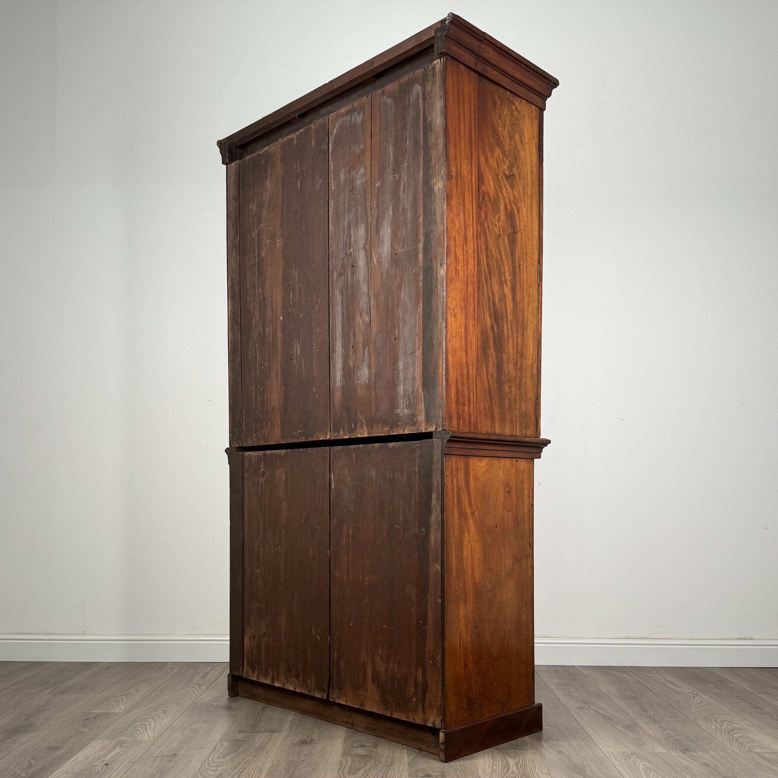 Antique 19th Century Fine Quality Cupboard In Mahogany