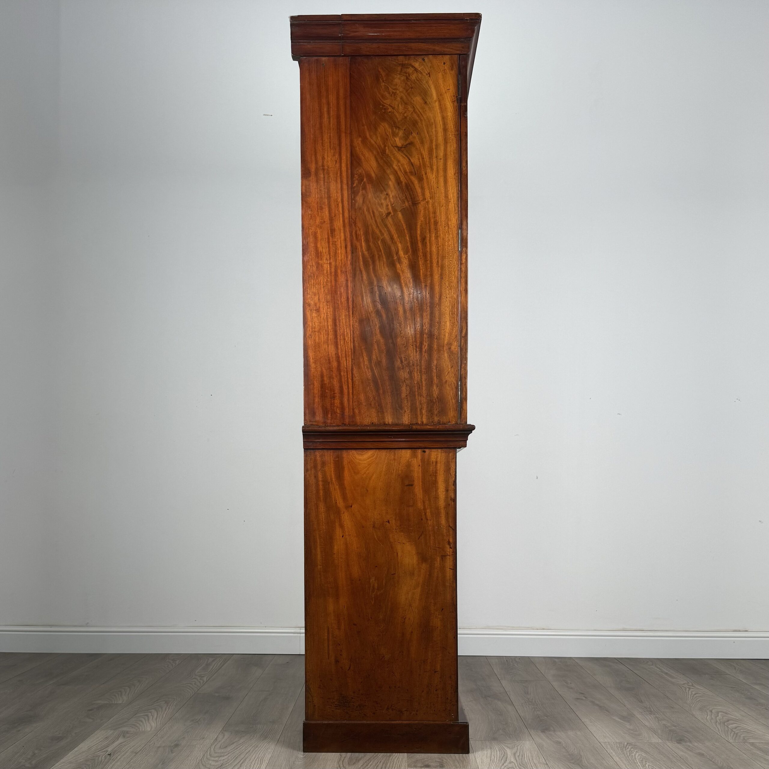 Antique 19th Century Fine Quality Cupboard In Mahogany