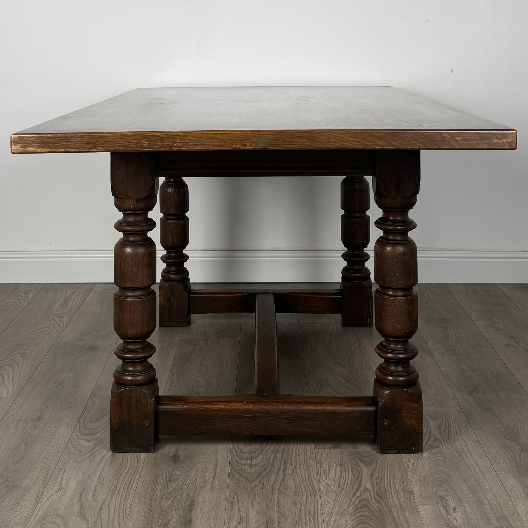 Antique 20th Century Fine Quality Dining Table In Solid Oak