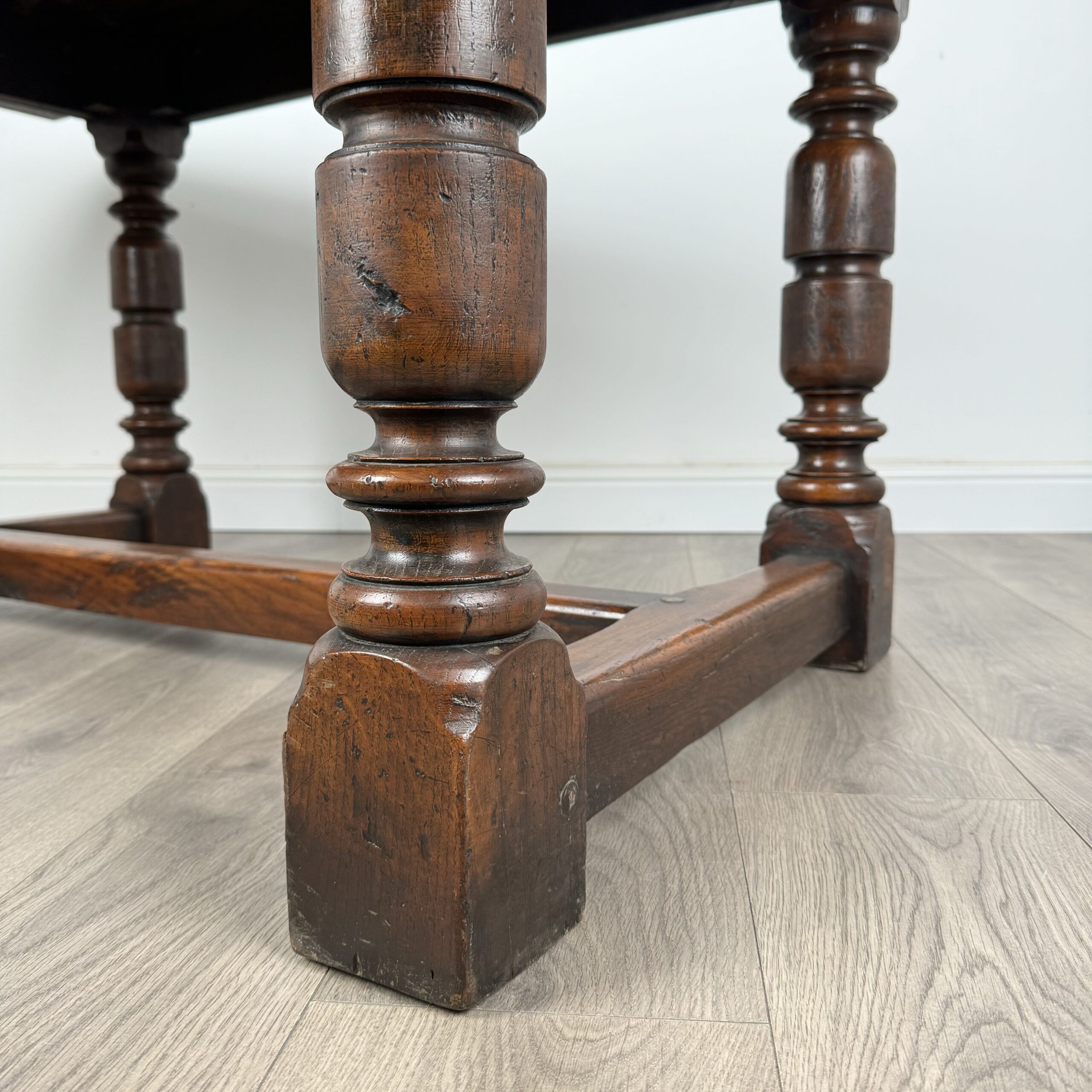 Antique 20th Century Fine Quality Dining Table In Solid Oak