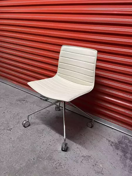 Arper Catifa 46 Studio / Office Chairs Cream Leather