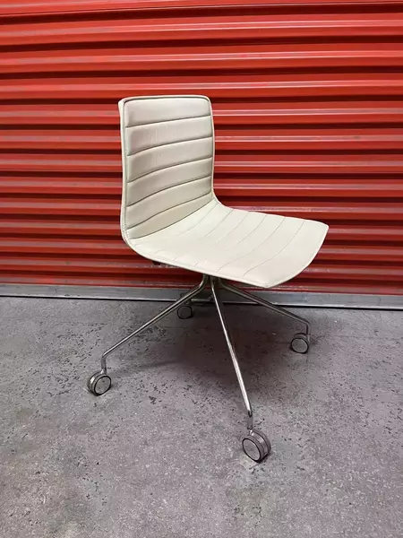 Arper Catifa 46 Studio / Office Chairs Cream Leather