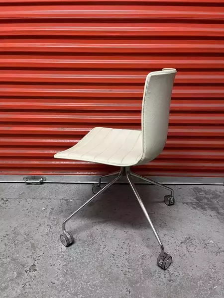 Arper Catifa 46 Studio / Office Chairs Cream Leather