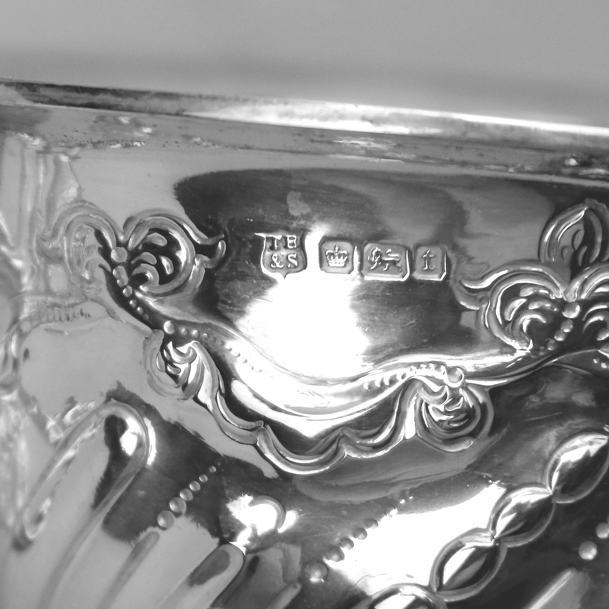 A very fine antique English solid silver classical caryatid mask Bowl 135g C.1913