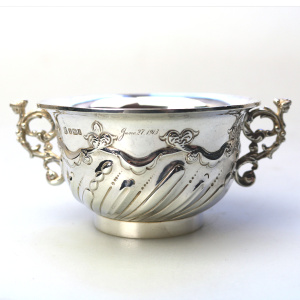 A very fine antique English solid silver classical caryatid mask Bowl 135g C.1913