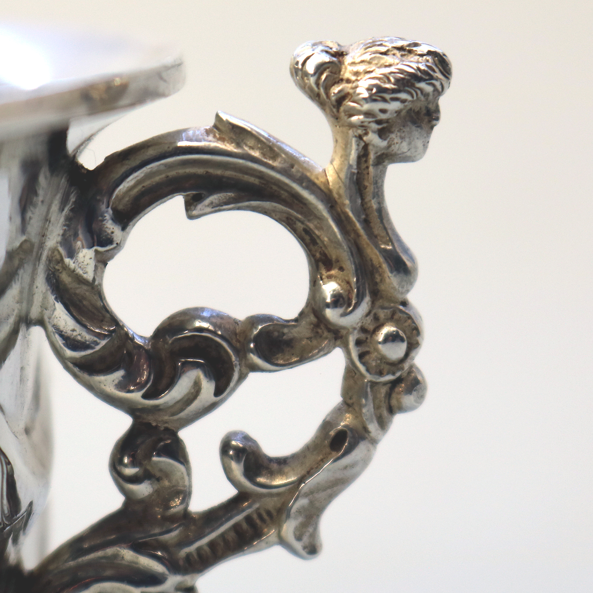 A very fine antique English solid silver classical caryatid mask Bowl 135g C.1913