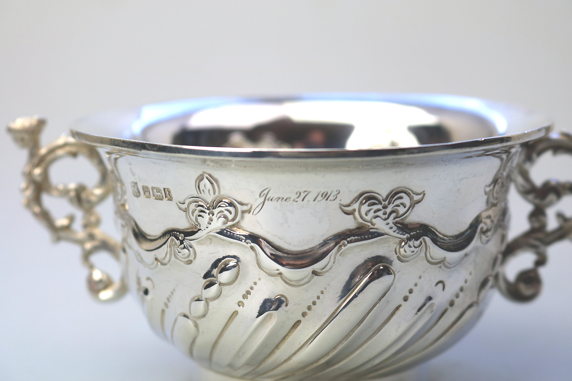A very fine antique English solid silver classical caryatid mask Bowl 135g C.1913