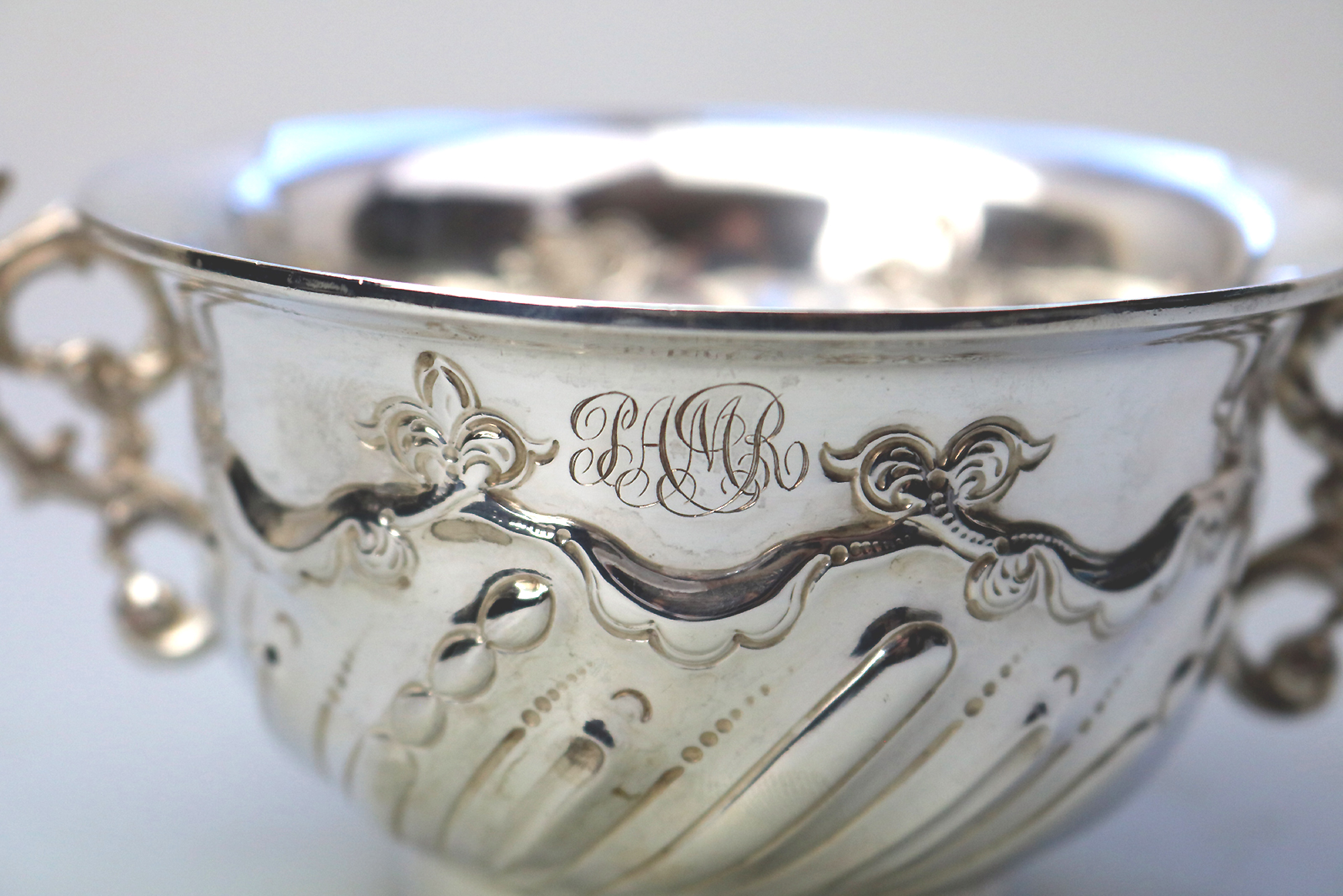 A very fine antique English solid silver classical caryatid mask Bowl 135g C.1913