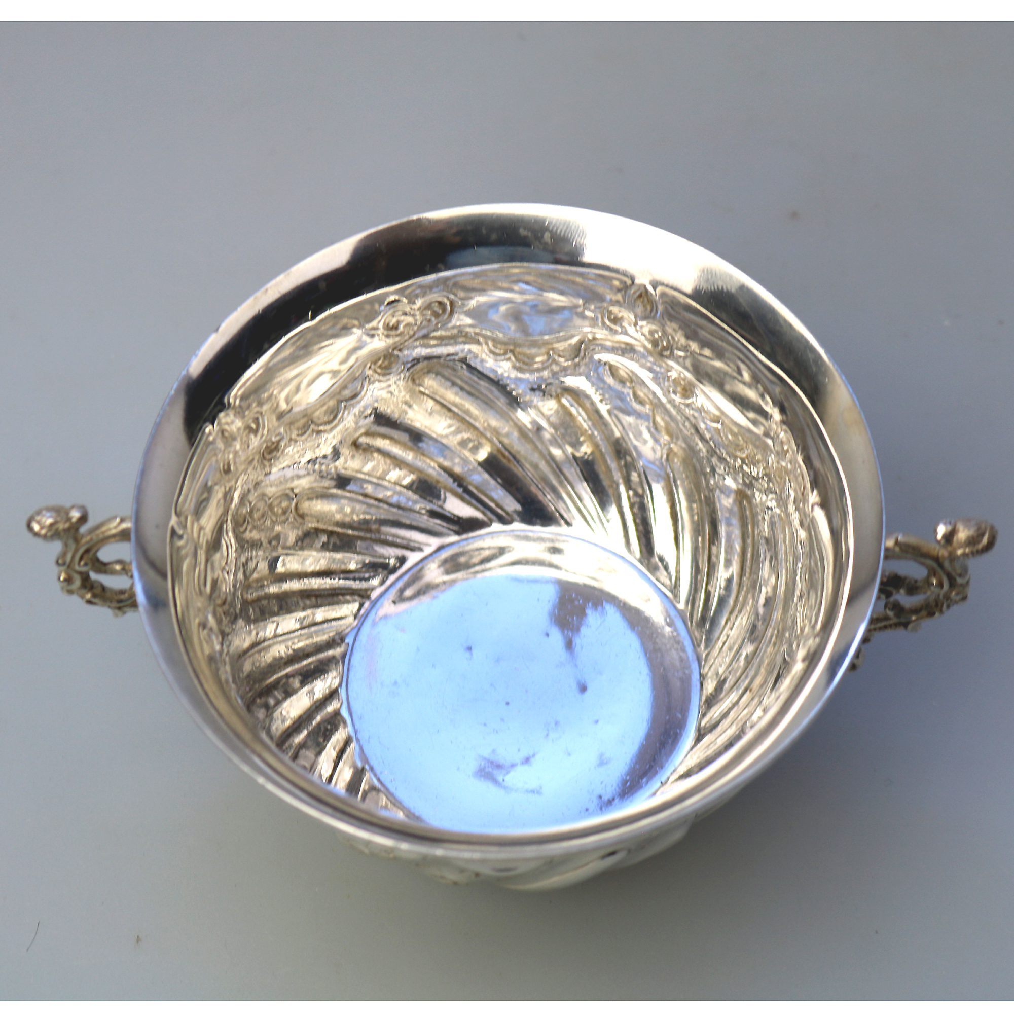 A very fine antique English solid silver classical caryatid mask Bowl 135g C.1913