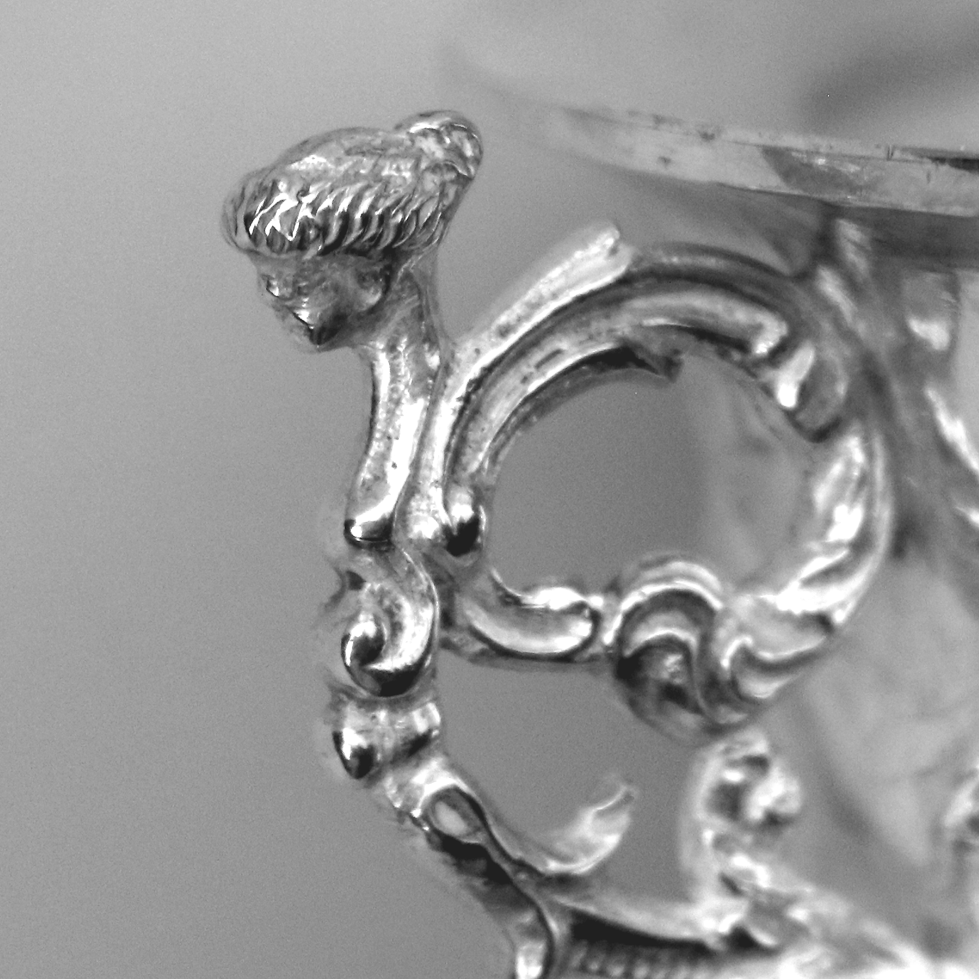 A very fine antique English solid silver classical caryatid mask Bowl 135g C.1913