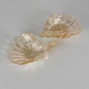 Elegant Pair of Murano Glass Catch-Alls in Shell Shape with Gold Detailing, 1970