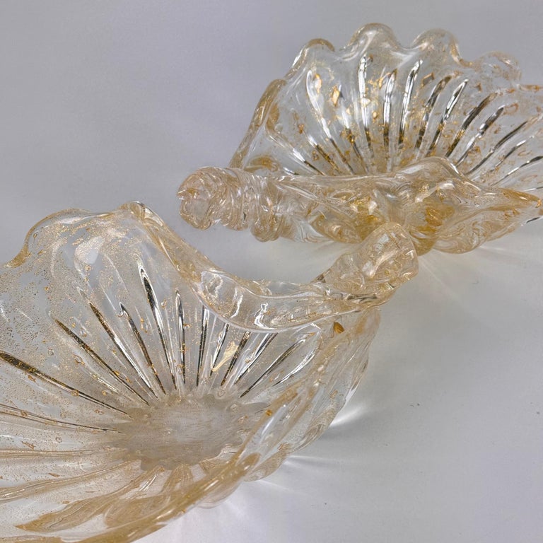 Elegant Pair of Murano Glass Catch-Alls in Shell Shape with Gold Detailing, 1970