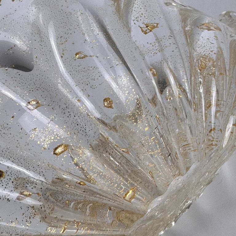 Elegant Pair of Murano Glass Catch-Alls in Shell Shape with Gold Detailing, 1970