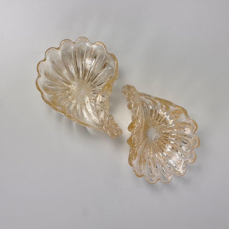 Elegant Pair of Murano Glass Catch-Alls in Shell Shape with Gold Detailing, 1970