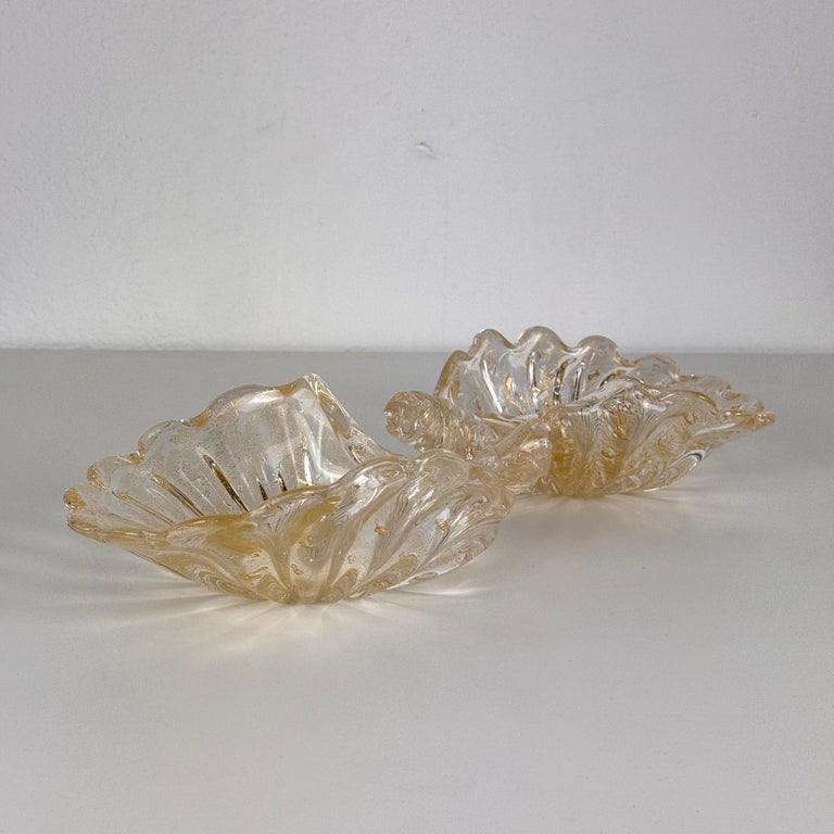 Elegant Pair of Murano Glass Catch-Alls in Shell Shape with Gold Detailing, 1970