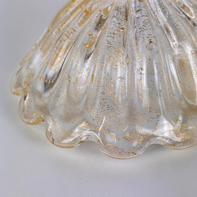 Elegant Pair of Murano Glass Catch-Alls in Shell Shape with Gold Detailing, 1970