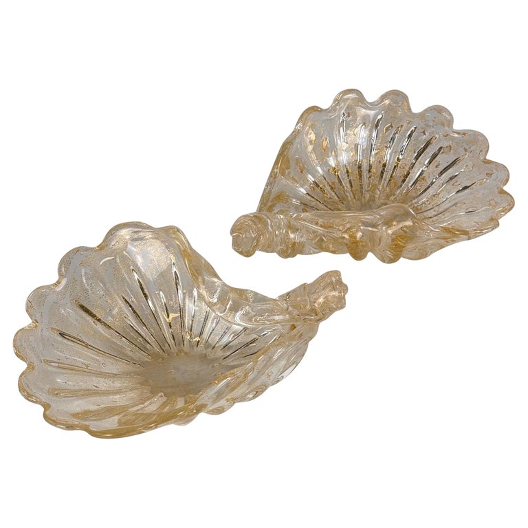 Elegant Pair of Murano Glass Catch-Alls in Shell Shape with Gold Detailing, 1970