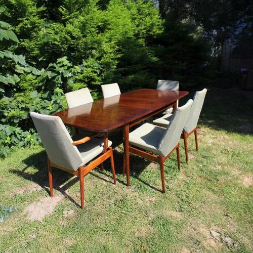 https://www.timelessfurnitureuk.com/product-page/queen-anne-style-vintage-walnut-dressing-table