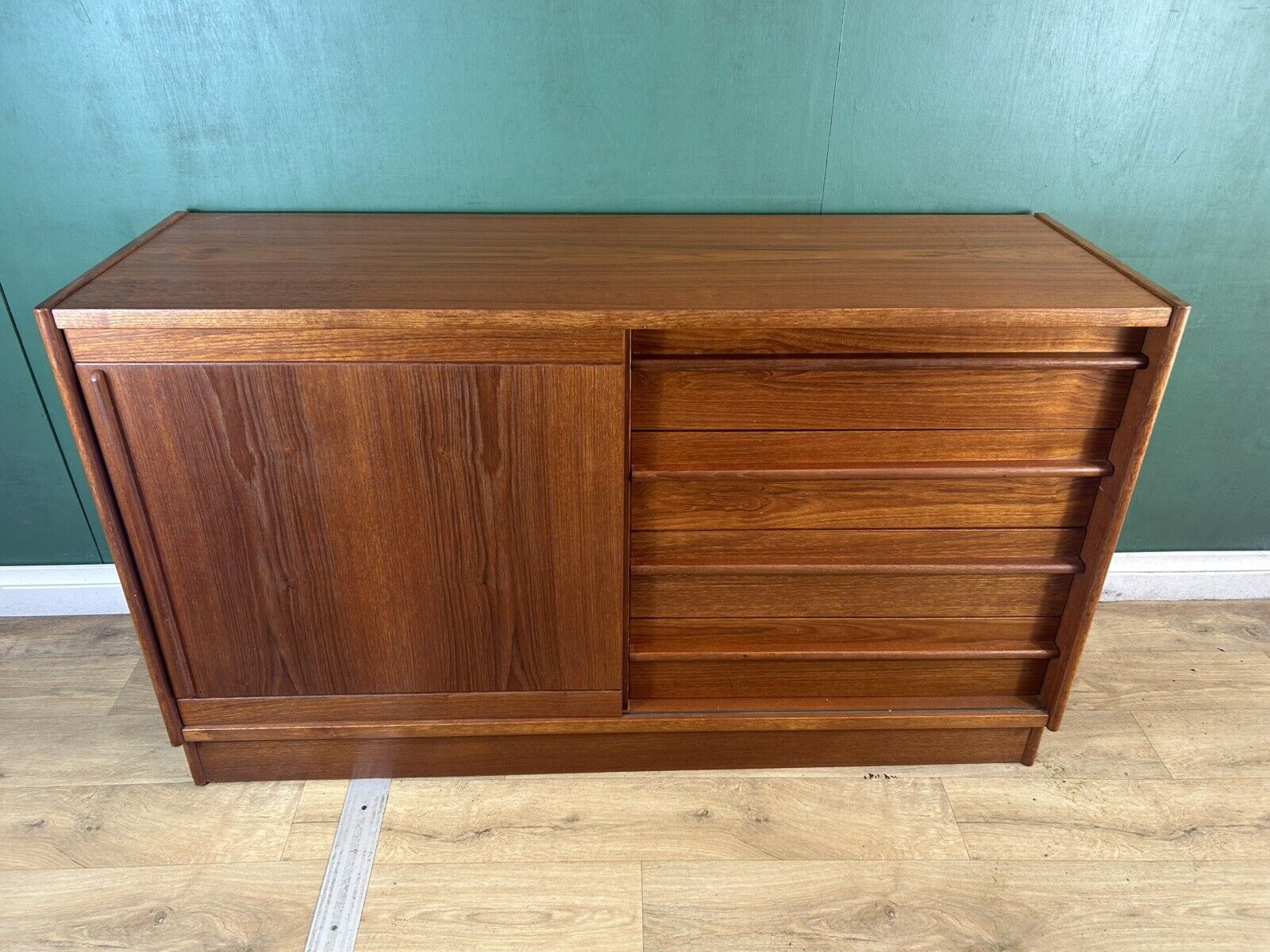Retro Vintage Mid Century Danish 🇩🇰 Teak Sideboard-Courier