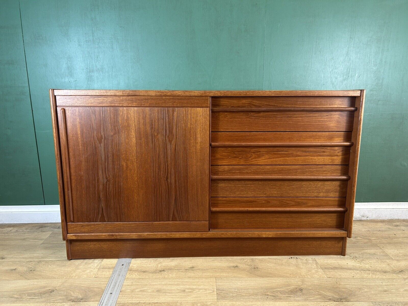 Retro Vintage Mid Century Danish 🇩🇰 Teak Sideboard-Courier