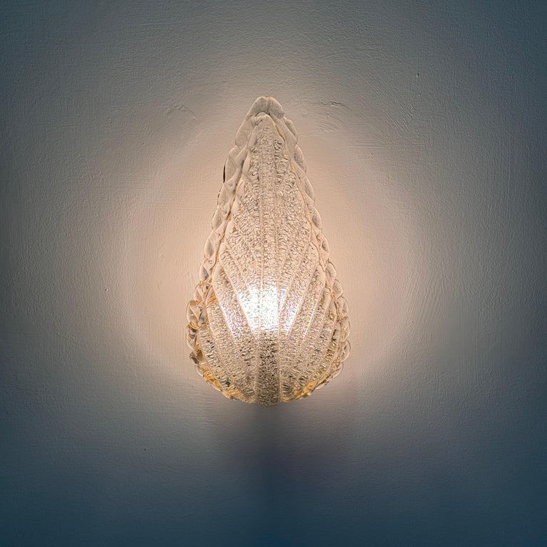 Single Leaf Sconce in Pulegoso Glass with Gold Accents by Barovier & Toso, 1950s