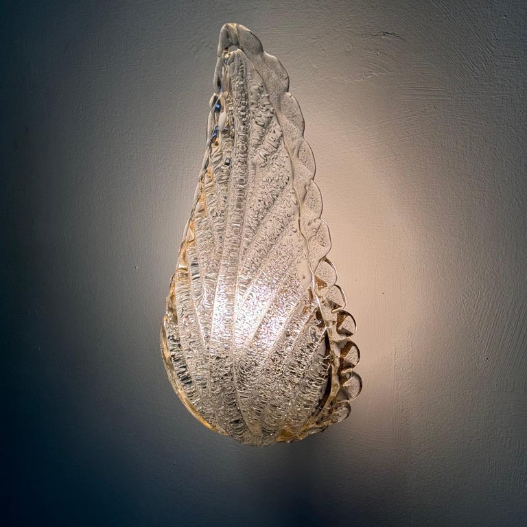 Single Leaf Sconce in Pulegoso Glass with Gold Accents by Barovier & Toso, 1950s