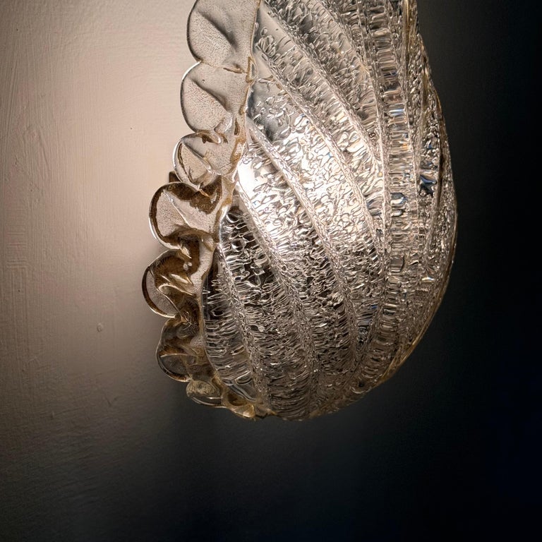 Single Leaf Sconce in Pulegoso Glass with Gold Accents by Barovier & Toso, 1950s