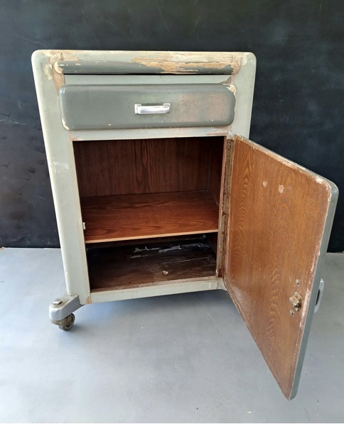 Small Drawers / Filing Cabinet On Wheels Industrial Design