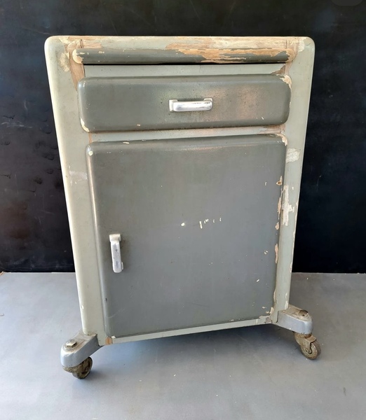 Small Drawers / Filing Cabinet On Wheels Industrial Design